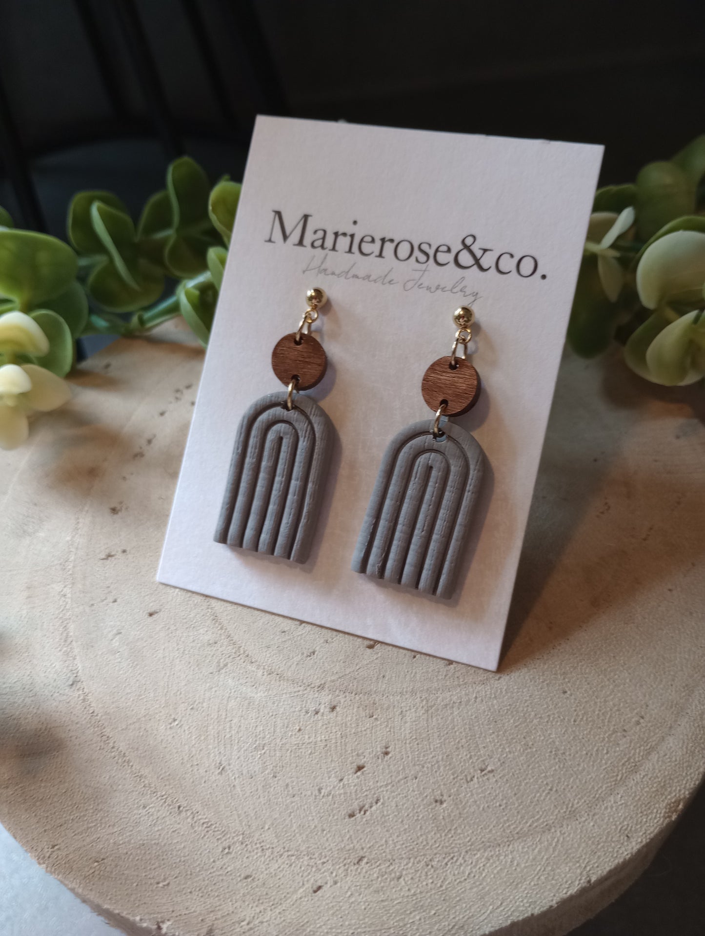 Dark grey arch earrings