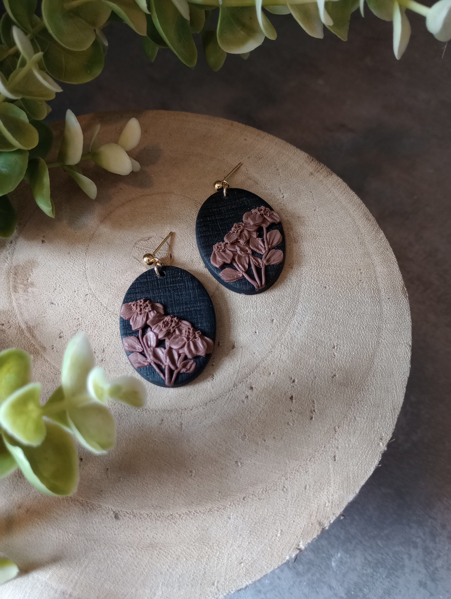 Floral oval earrings